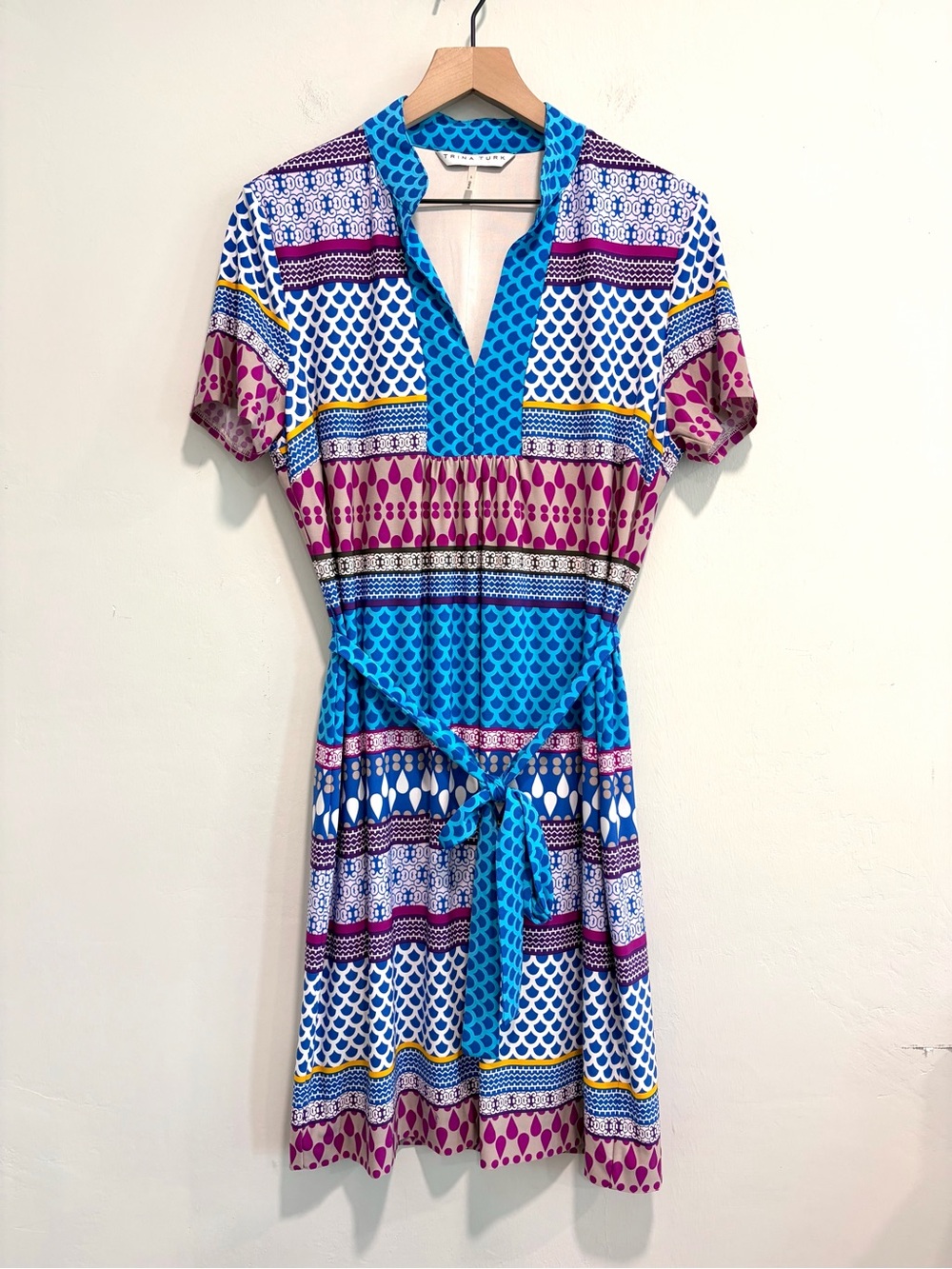 Trina Turk Short Sleeve Geometric Striped V-Neck Stretch Dress - Picture 2 of 10